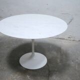 Round marble tulip table by E. Saarinen for Knoll International Editions