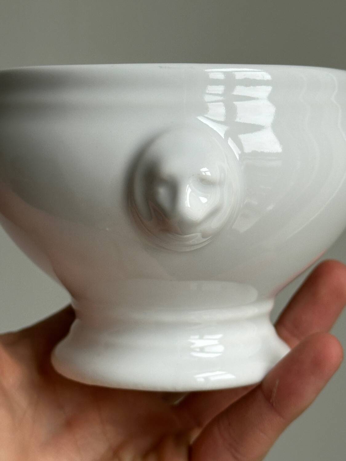 4 white porcelain bowls