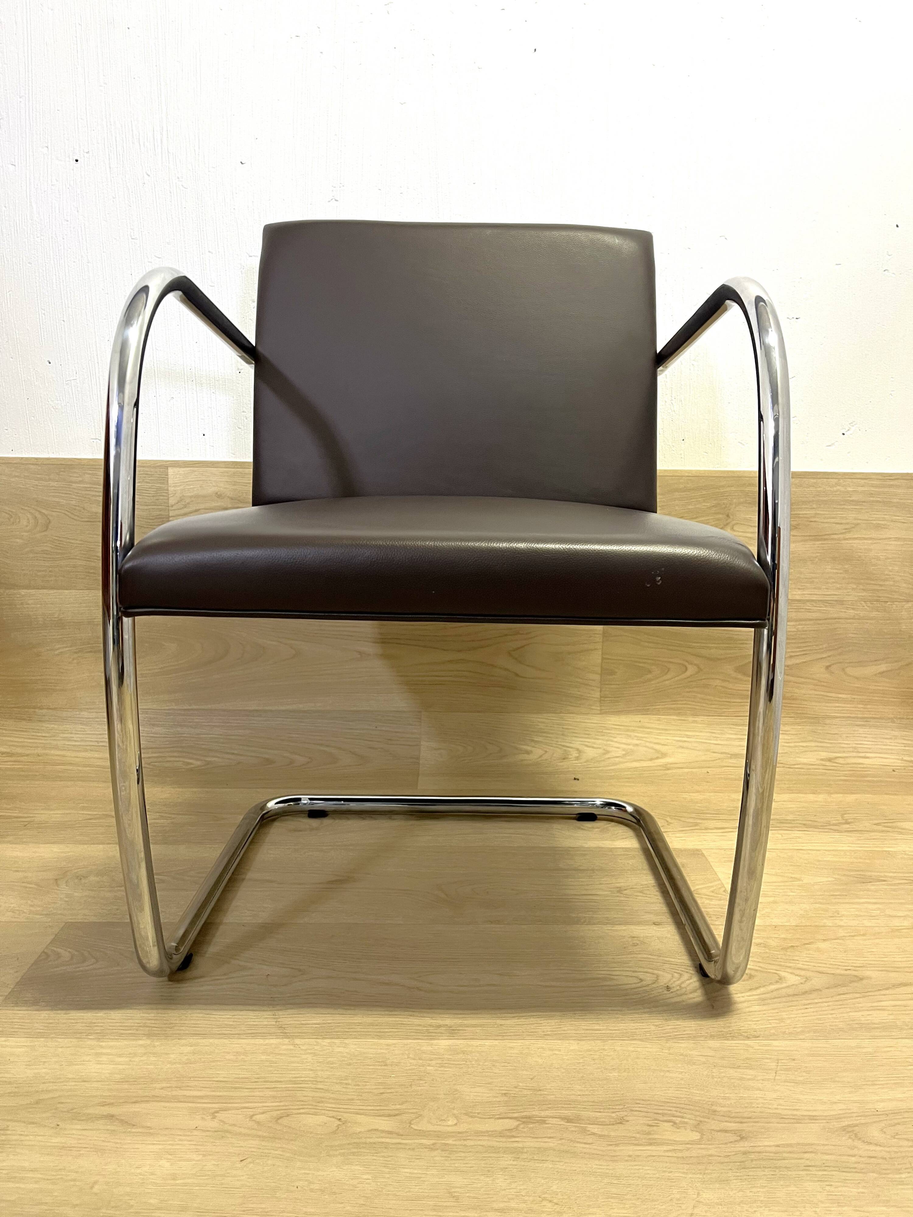 Chaise Brno Knoll par Ludwig Mies van der Rohe