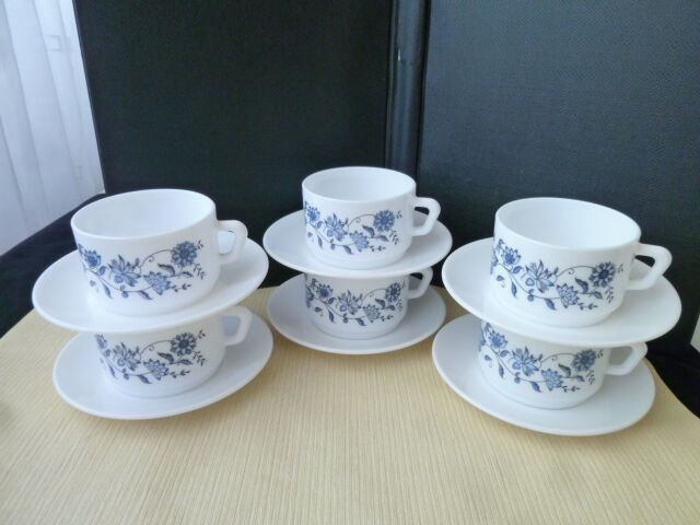Set of 6 cups of tea or chocolate vintage in arcopal