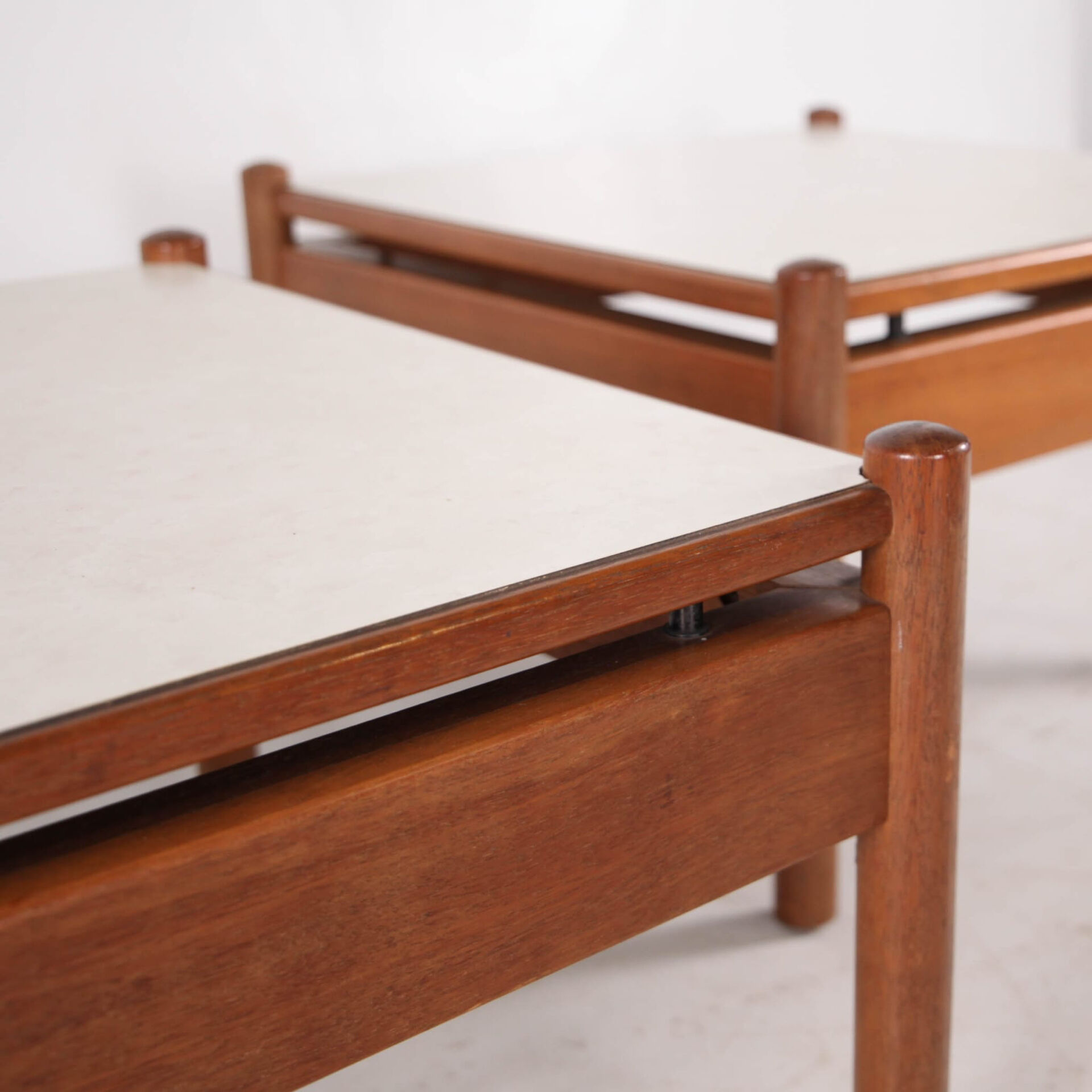 Paire de tables basses japonaises 