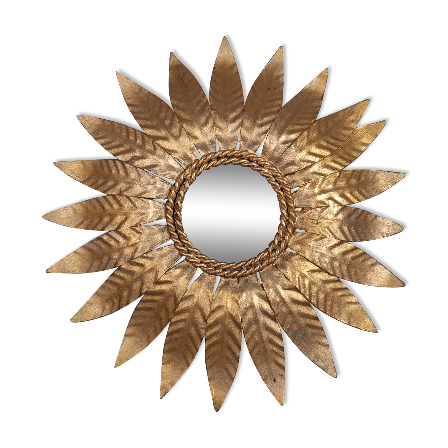 Wall lamp forming sun in gilded brass and with a mirror. Vintage 50s.