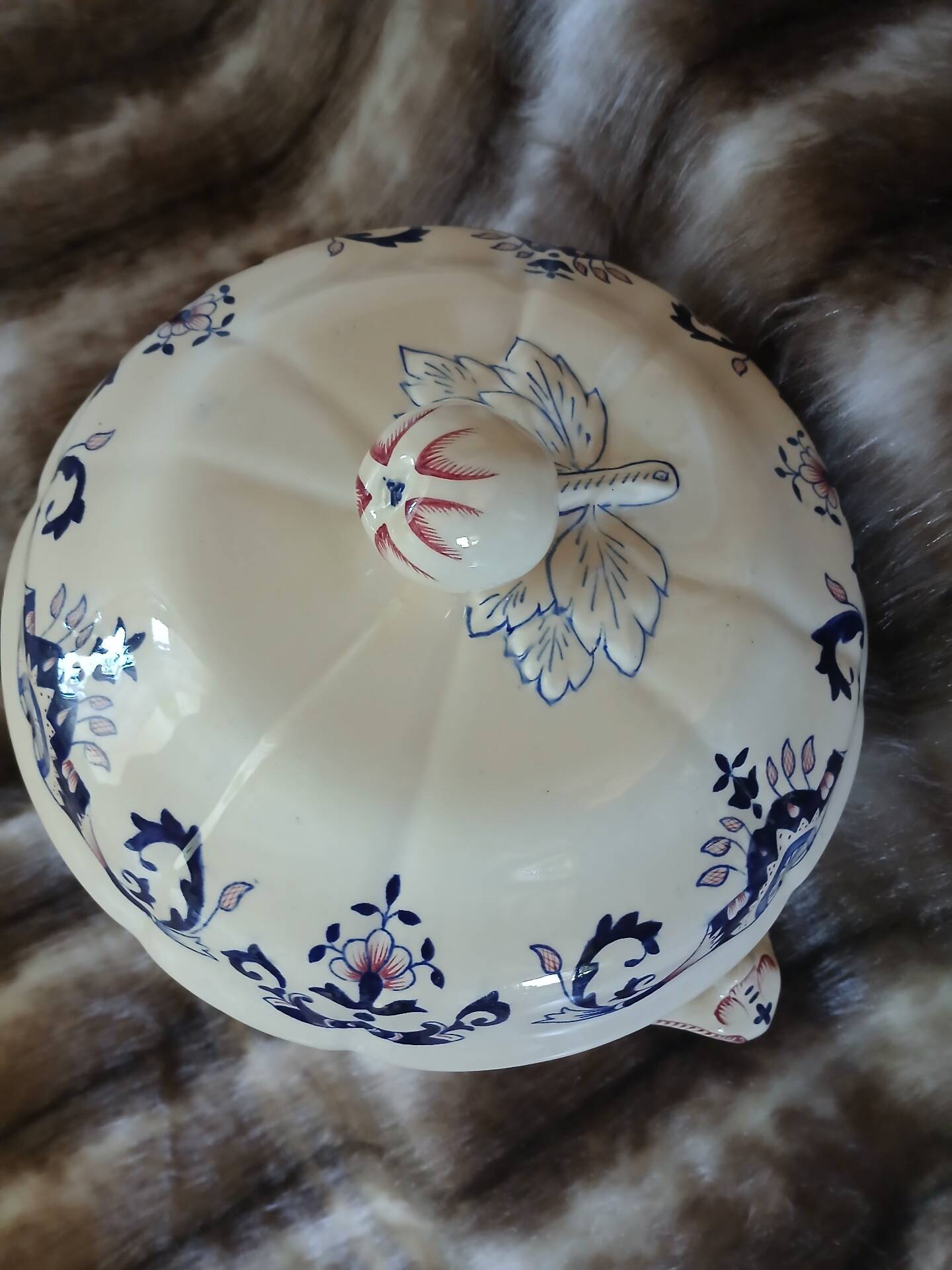 Large soup tureen in Longchamp ironstone