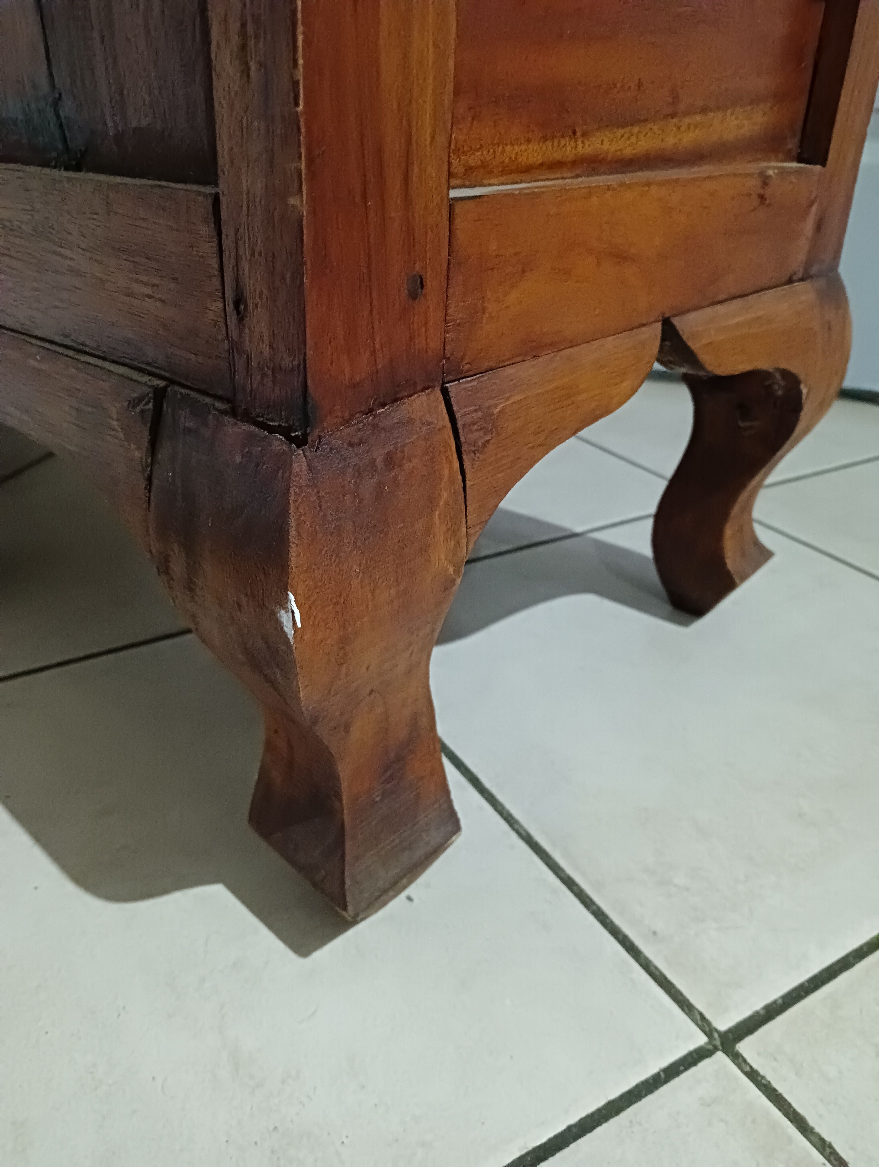 Mahogany column showcase, 1 glass door, 1 drawer, 5 wooden shelves