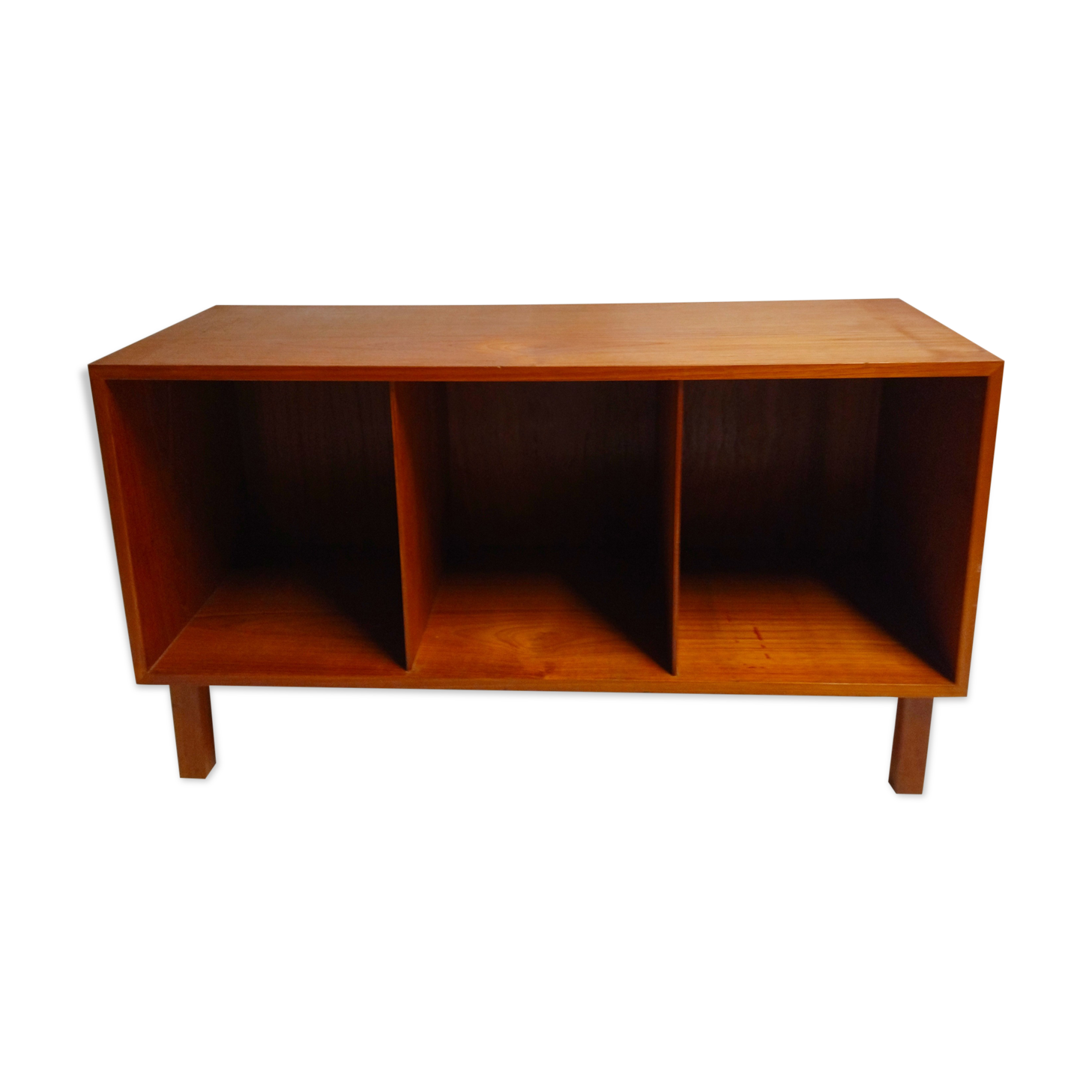 Scandinavian open teak row