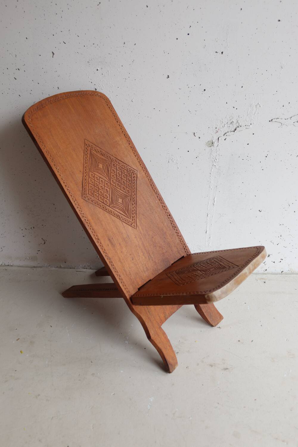 Child's folding chair carved – traditional wooden craftsmanship
