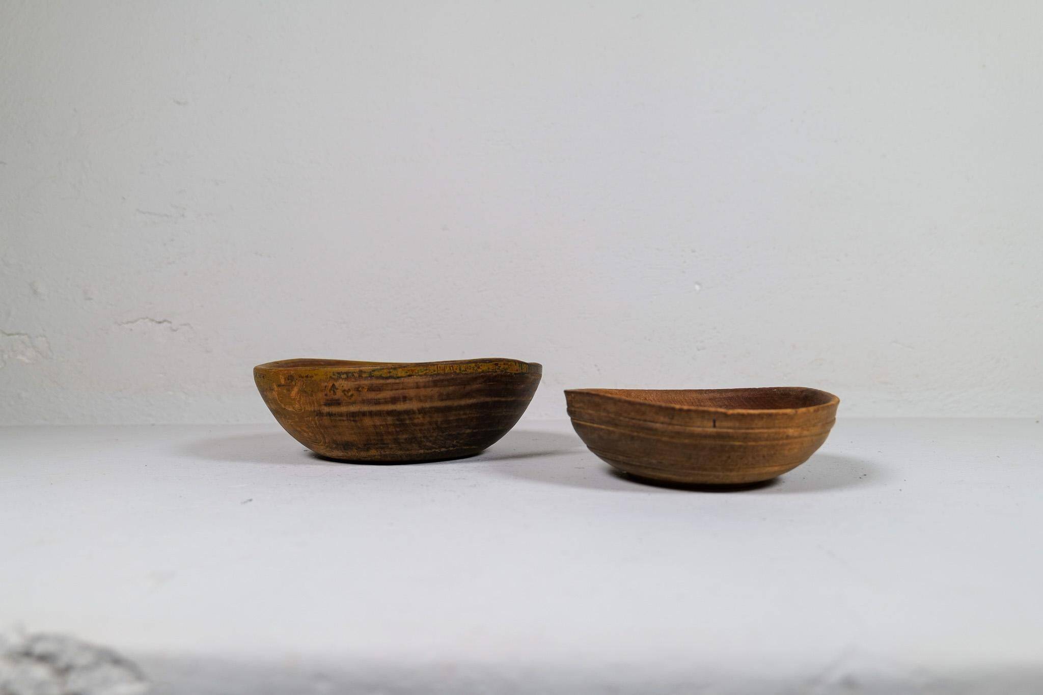 Swedish folk art, unique set of 2 farmer's bowls from the 19th century.