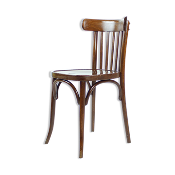Chaise basée sur un modèle Thonet, éditée par Tatra.