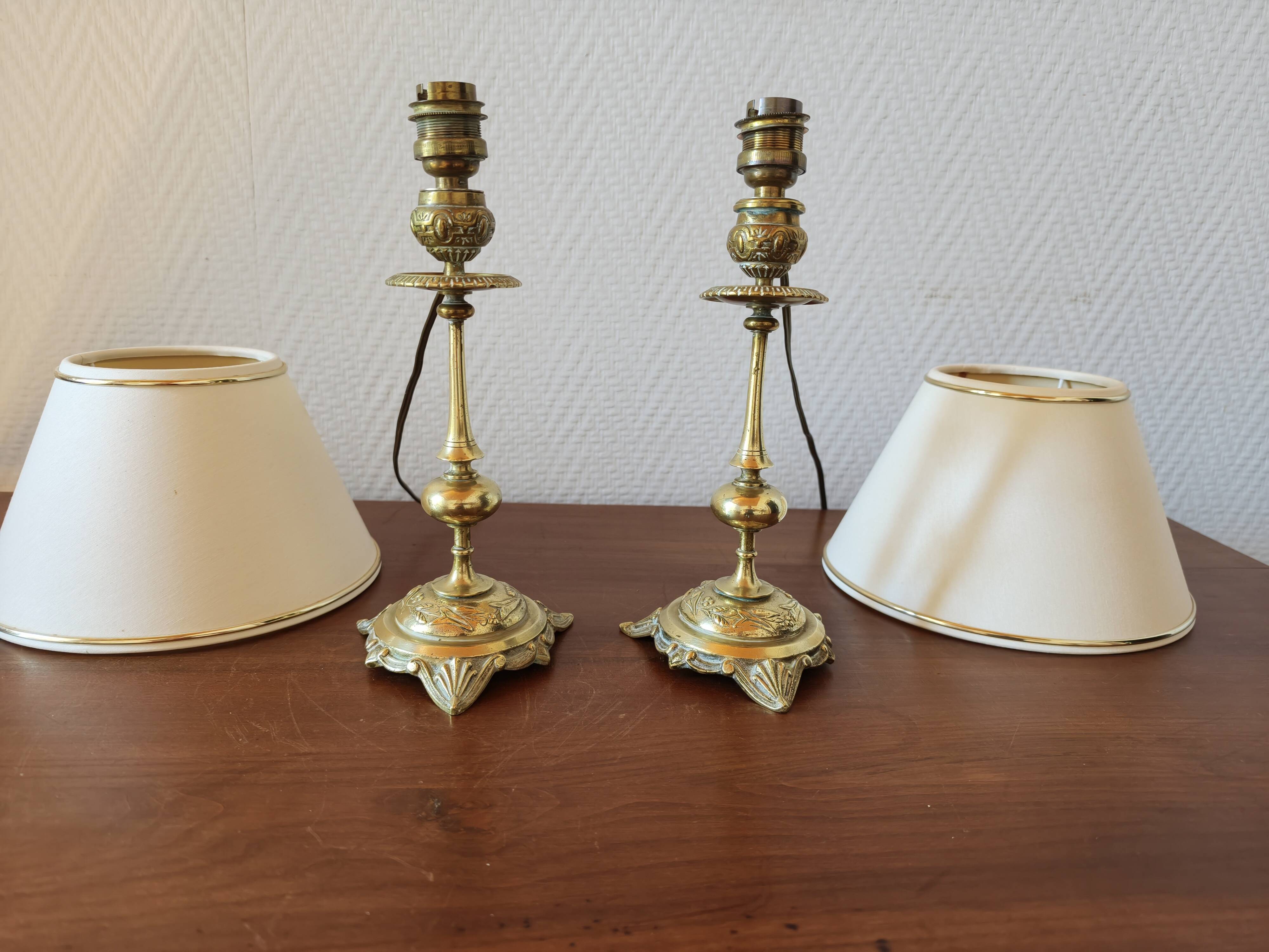 Pair of lamps in solid gold-plated brass