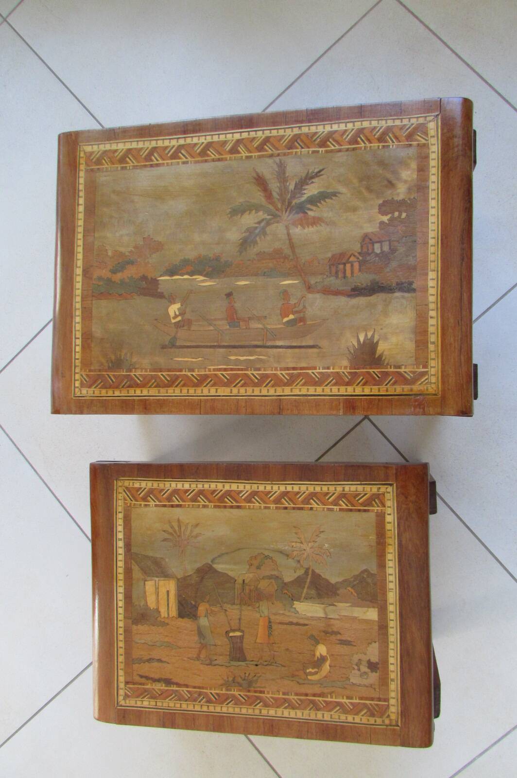 Paire de tables gigognes marquetées, Art déco