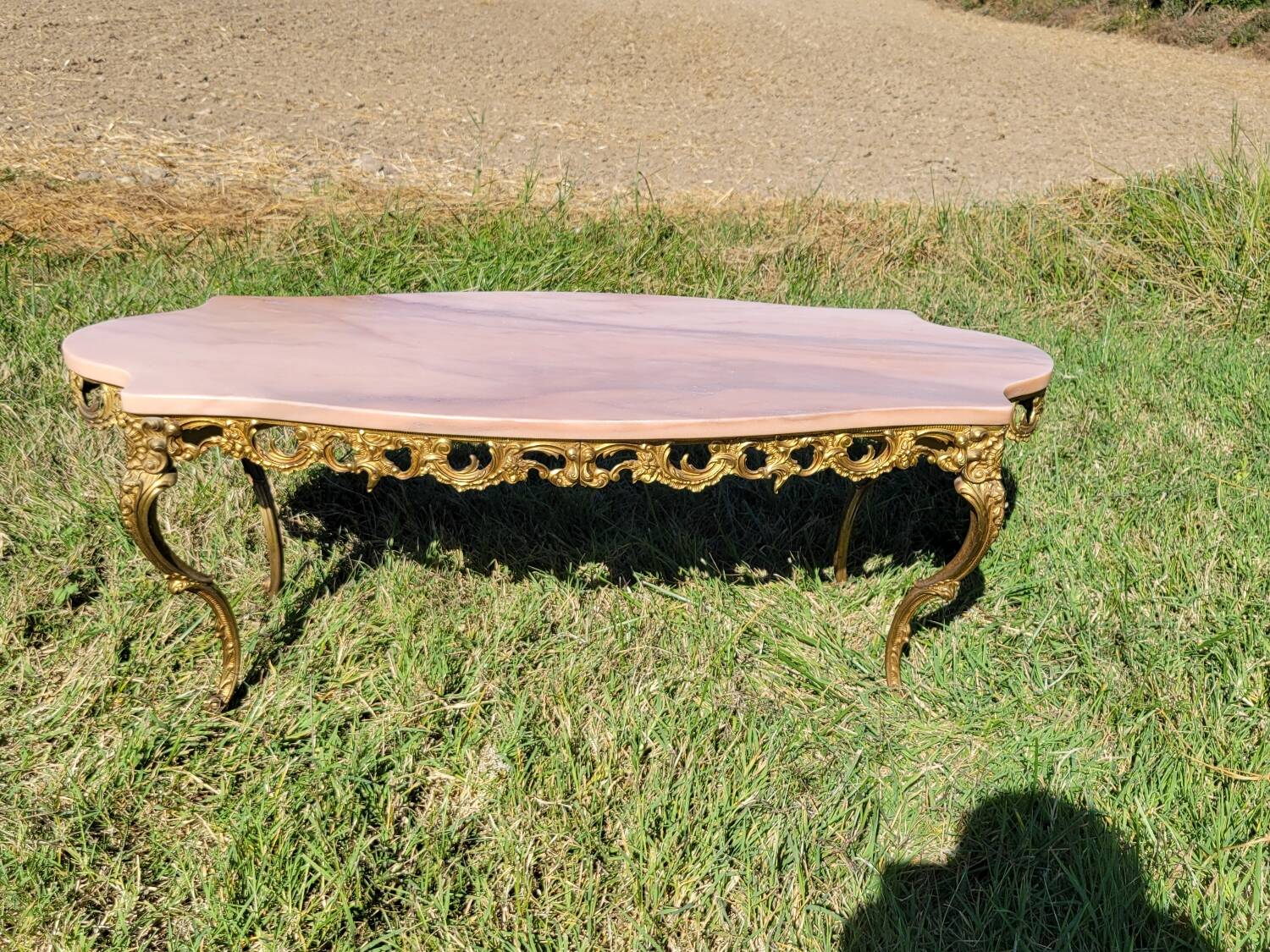 Louis XV coffee table in pink marble