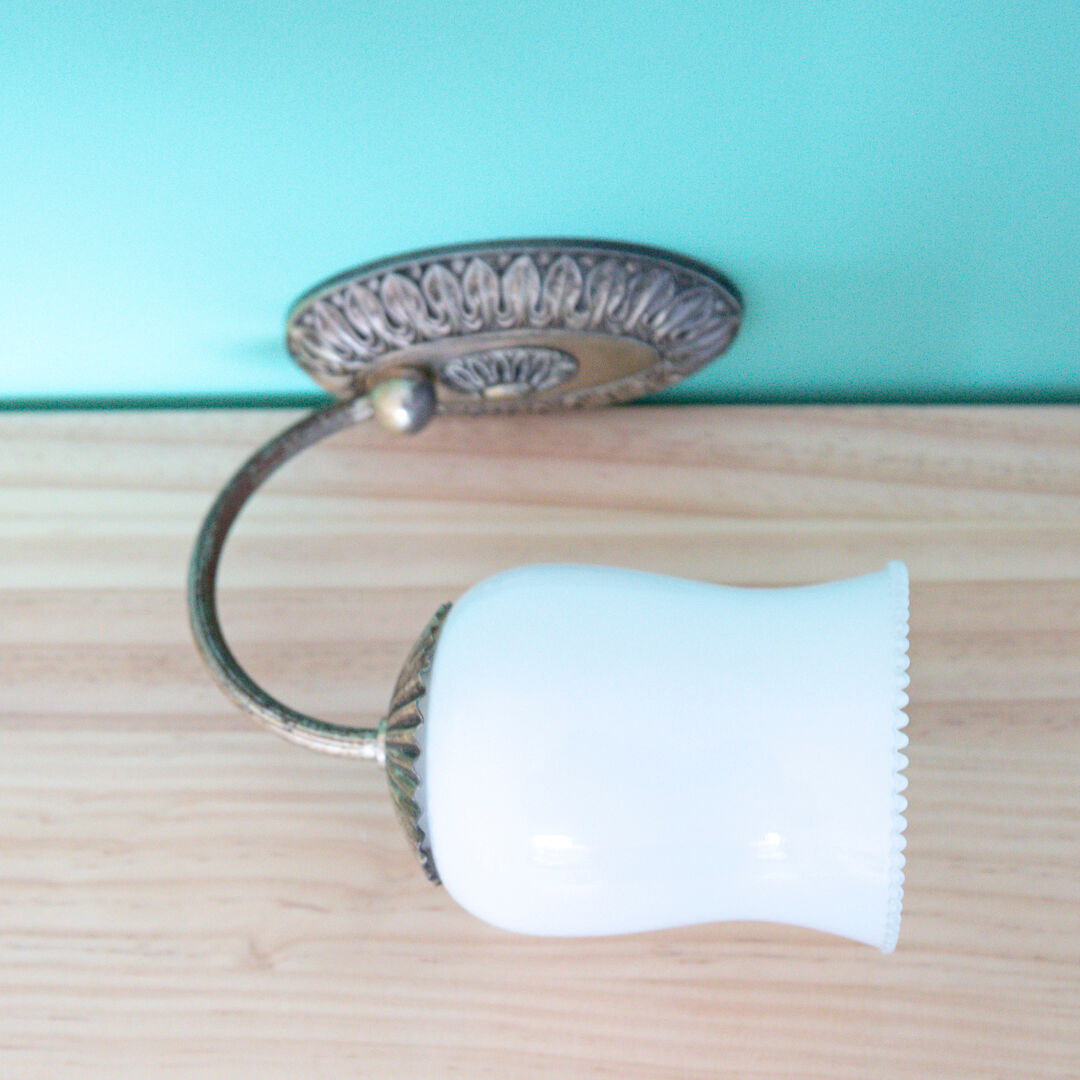 Metal wall lamp and serrated glass globe