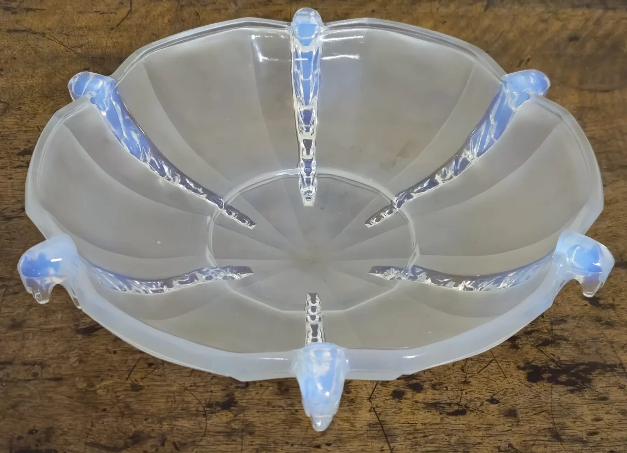 Centre de table en verre opalescent – Art Déco