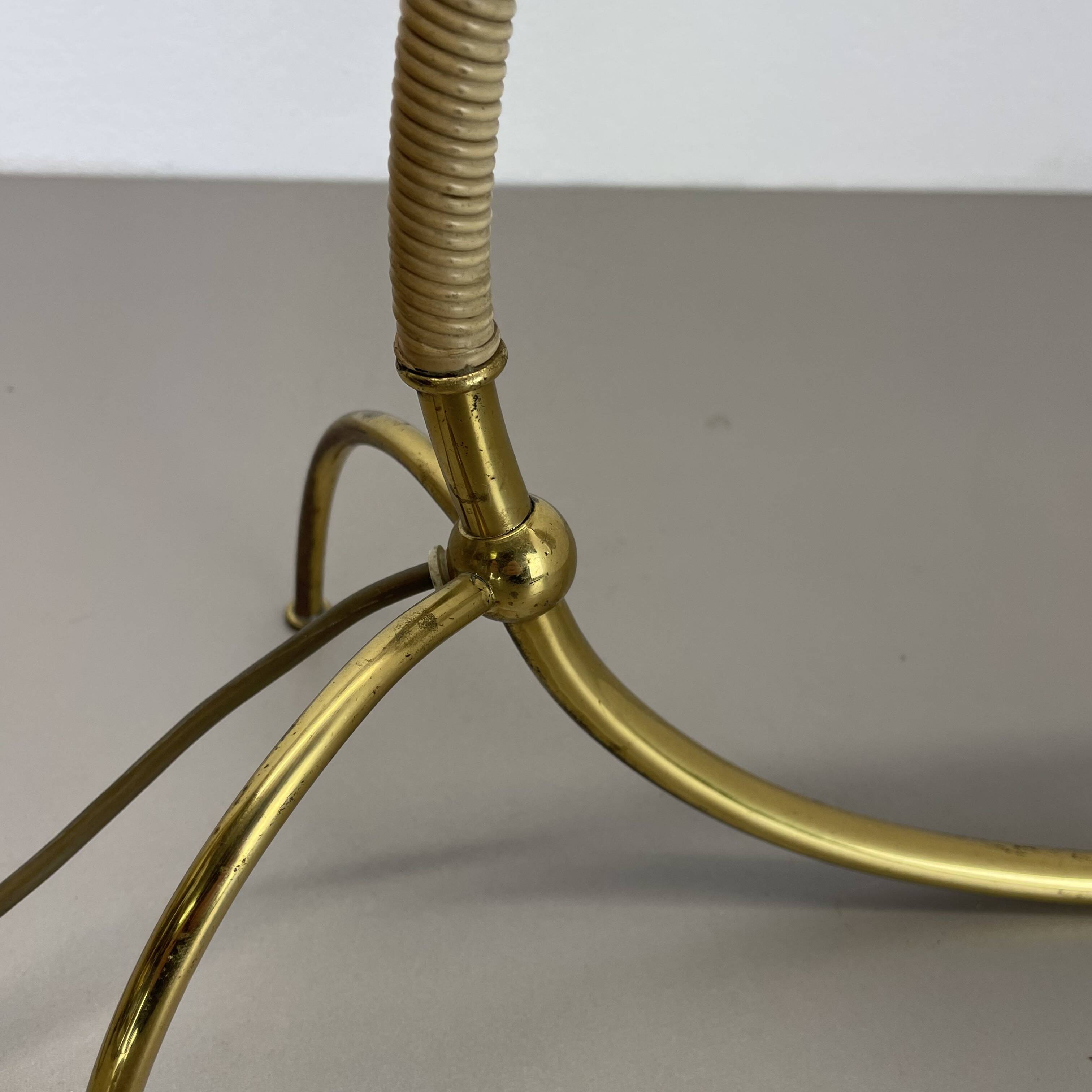 Tripod kalmar stilnovo style hollywood regency table lamp in brass, austria, 1950s