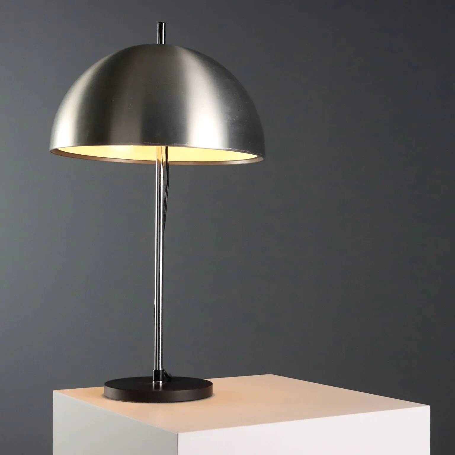Lampe de table vintage design en aluminium et métal, Italie, années 1960