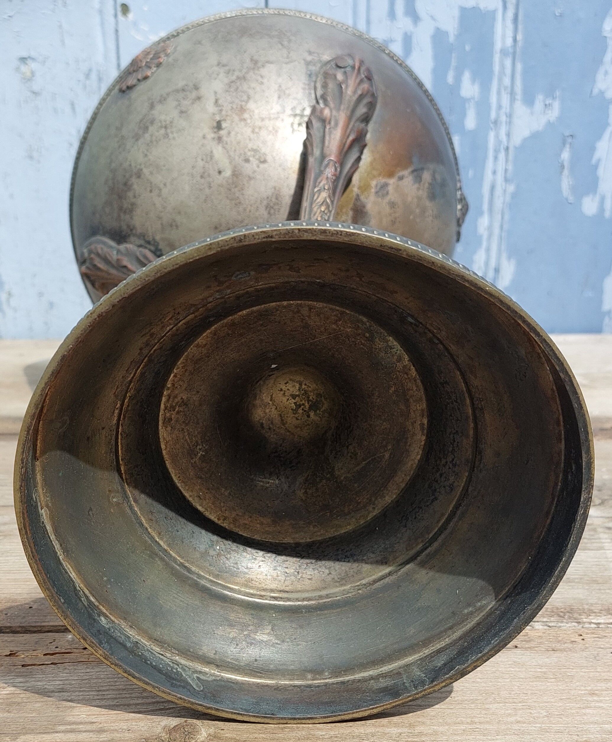 Silvered metal centerpiece