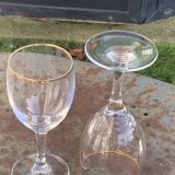 Lot consisting of 8 Arc France wine glasses, 5 large and 2 medium, transparent glass and gold edging