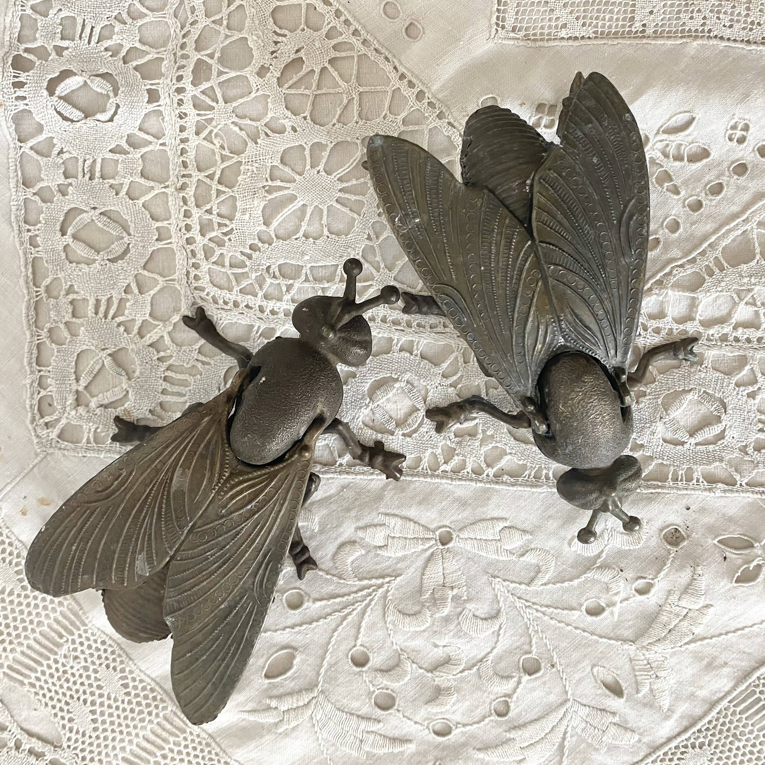 2 cendriers insectes mouches en métal années 50-60