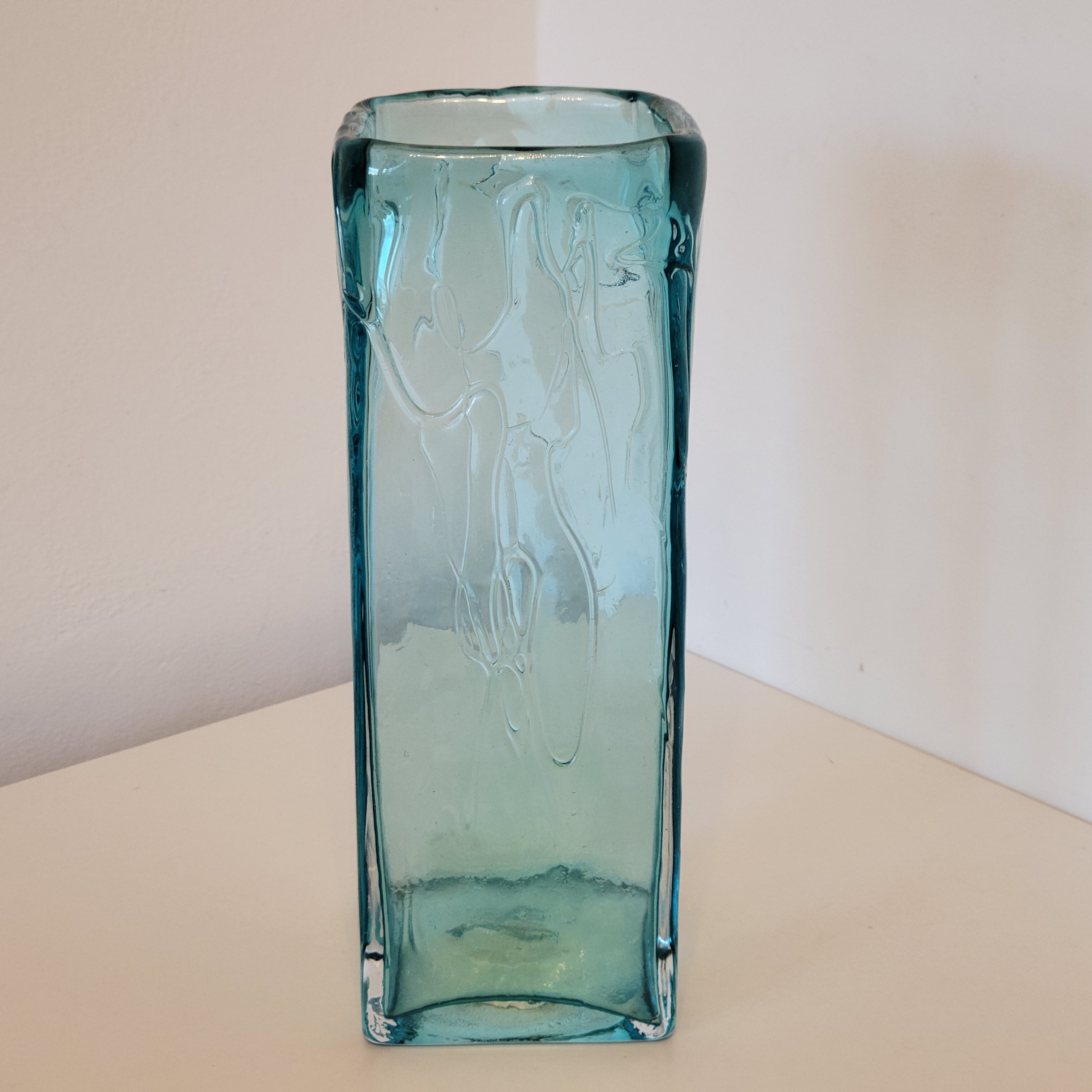 Régis Anchuelo blue glass vase contemporary art