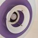 Lampe suspendue années 1970-80 du danois ES Horn, en belle laque blanche avec contraste violet/rouge