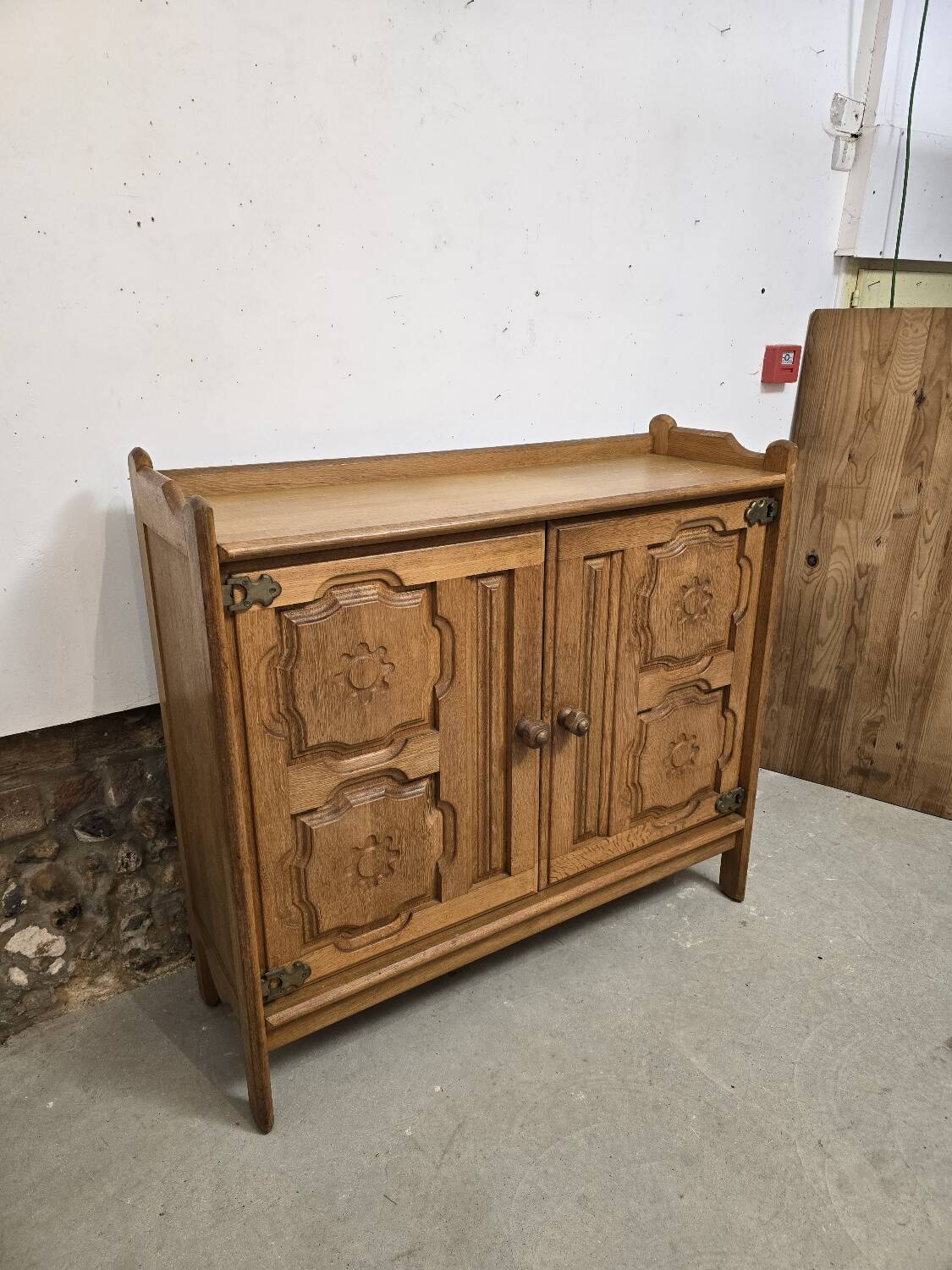 Buffet en chêne 1970 Guillerme et Chambron pour Votre Maison édition Circa