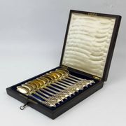 12 dessert spoons in vermeil, Minerva 19th century, blackened pear tree box