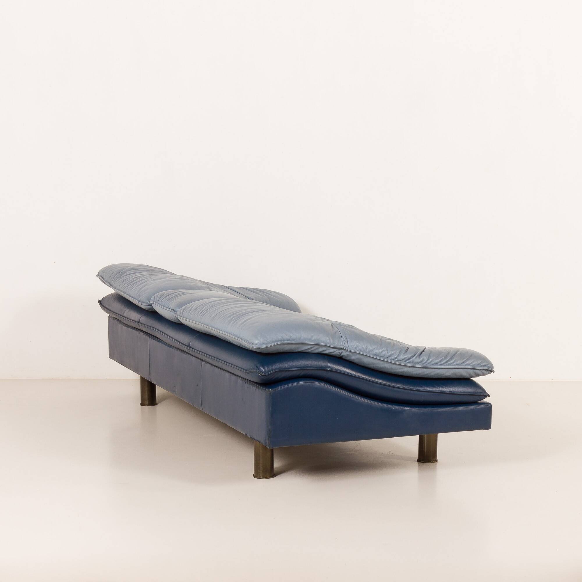 Vintage Poltrona Frau Space Age leather sofa, Italy 1980s