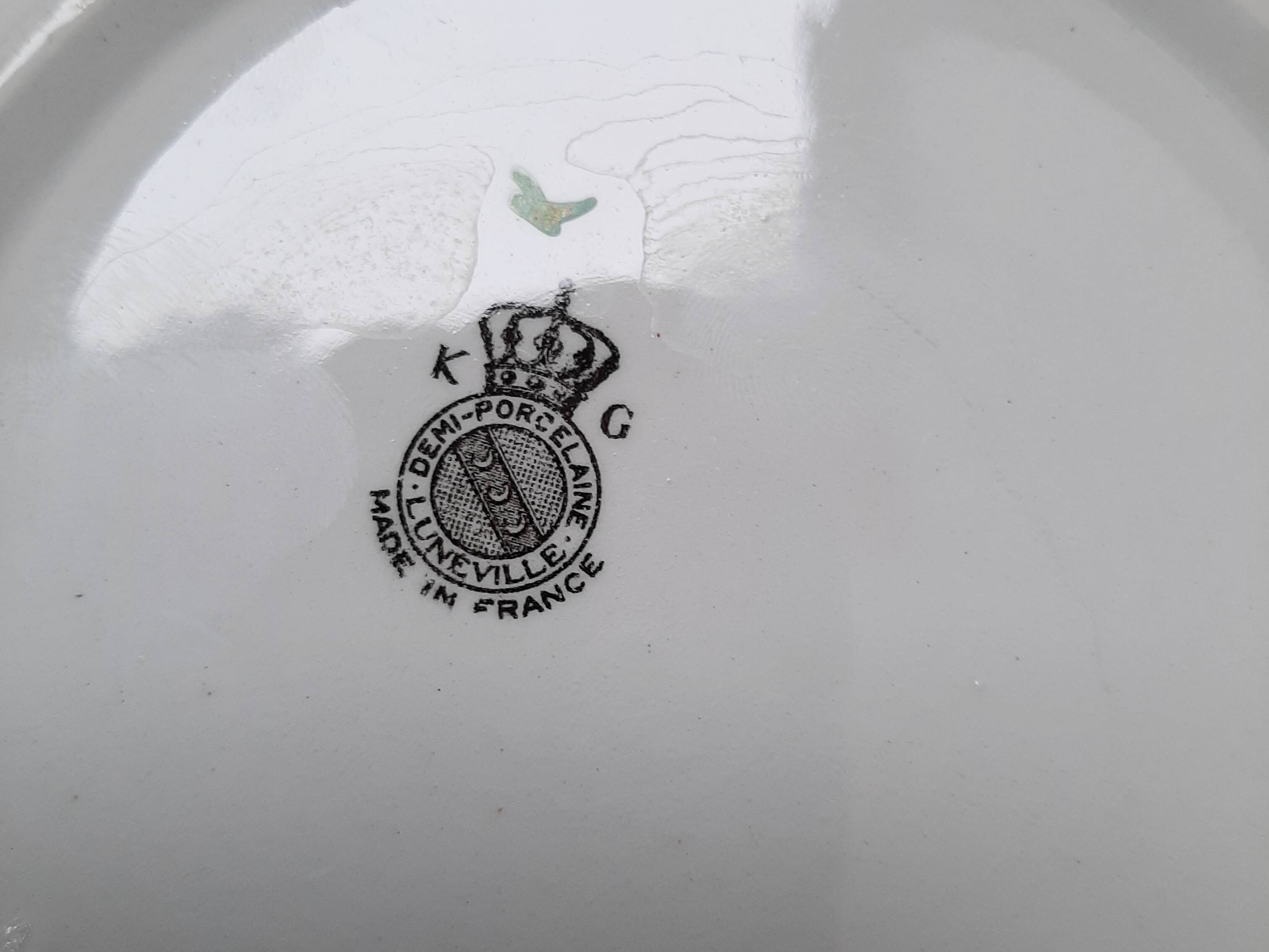 Large sweet jar in Lunéville earthenware.