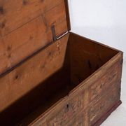 Coffre ancien en bois du pin – Europe centrale (vers 1900)
