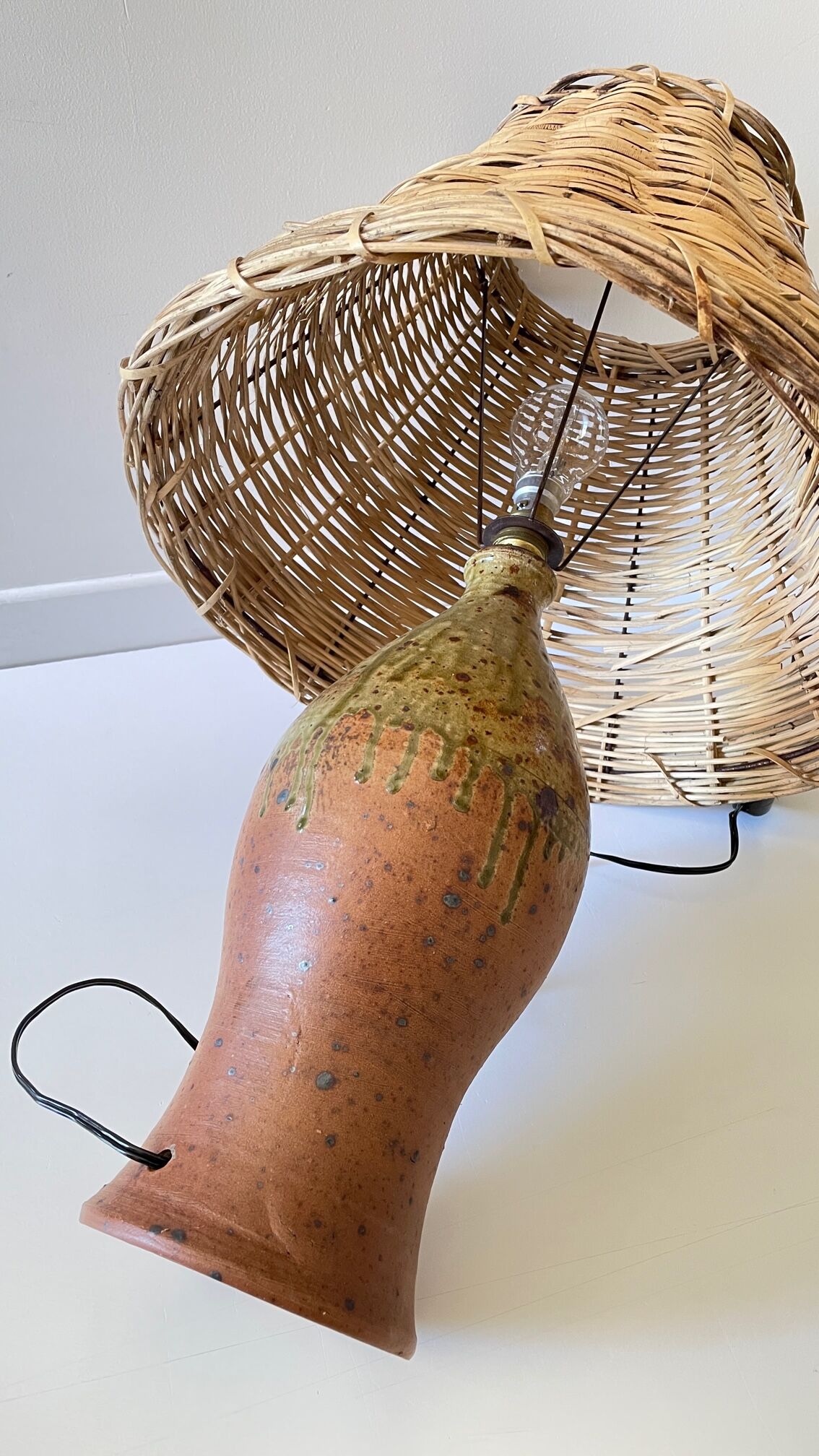 Artisanal lamp in vintage enamelled stoneware and rattan