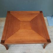 Table basse carrée en bois de plaquage