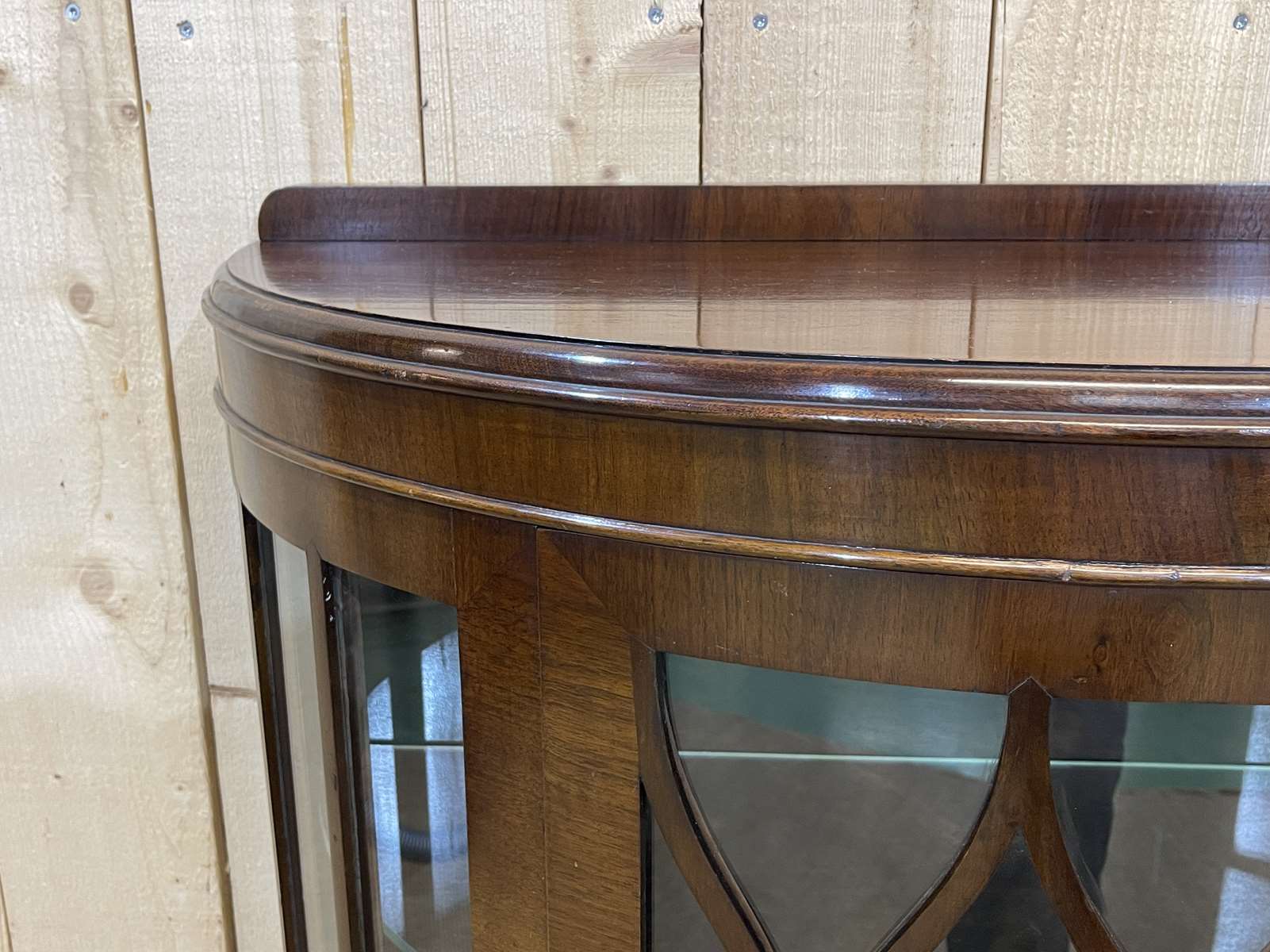 English mahogany showcase from the 1930s