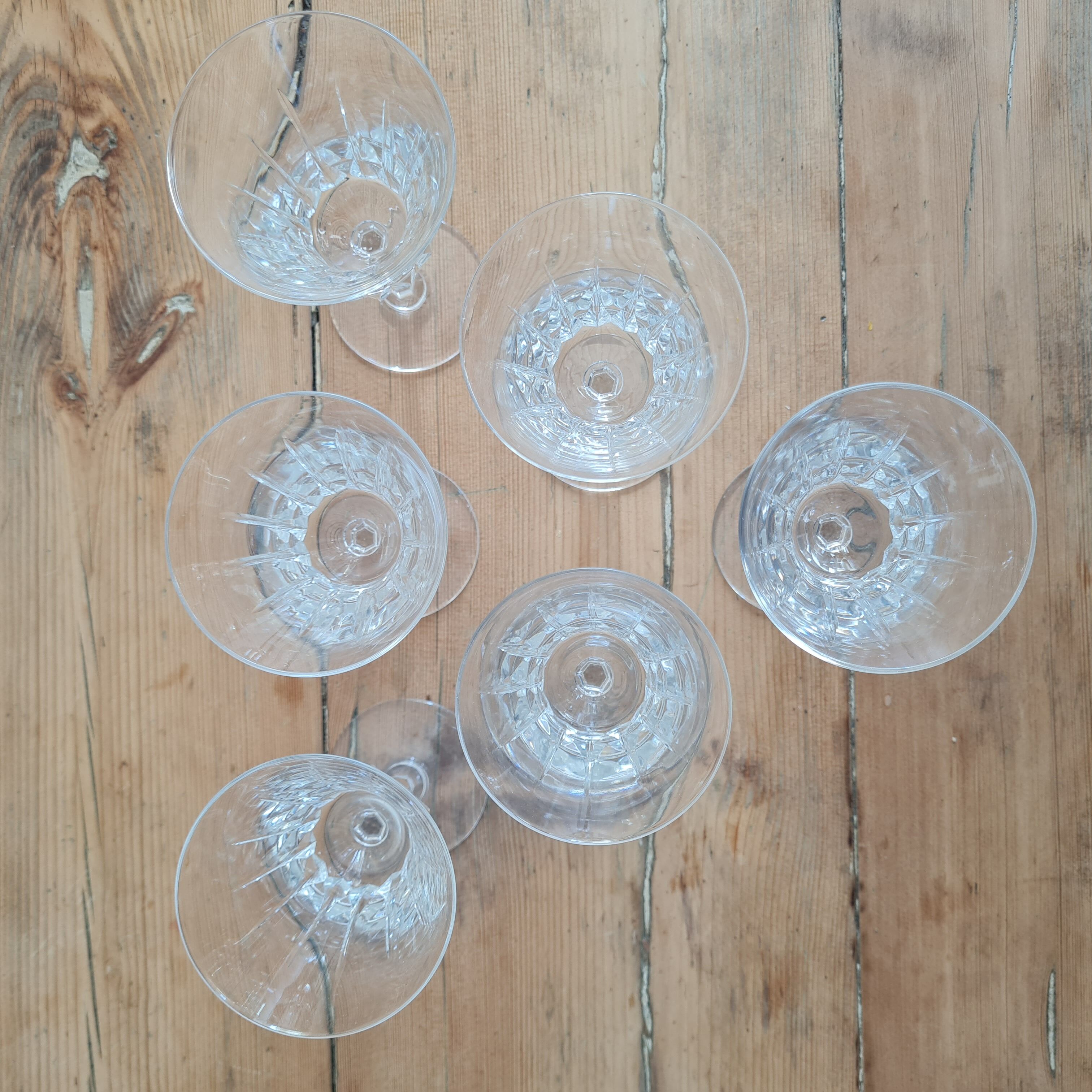 Service of 6 chiseled crystal water glasses