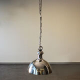 Suspension en nickel, style industriel.
