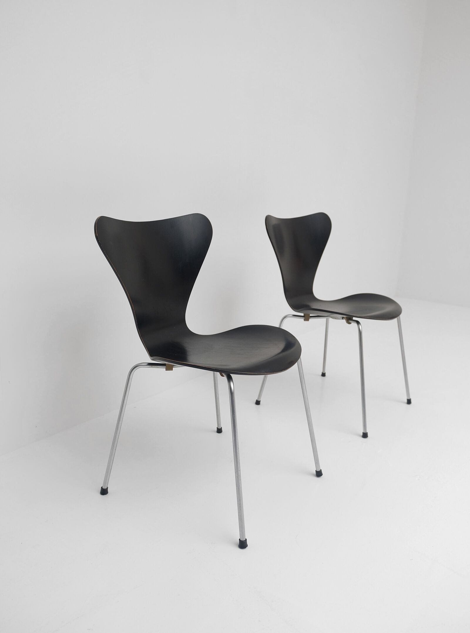 3107 series butterfly chair by Arne Jacobsen for Fritz Hansen
