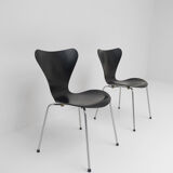 Paire de chaises 3107 série papillons Arne Jacobsen pour Fritz Hansen