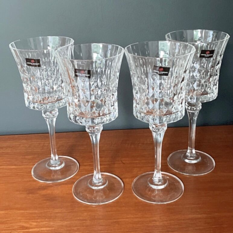 Set 4 crystal wine glasses