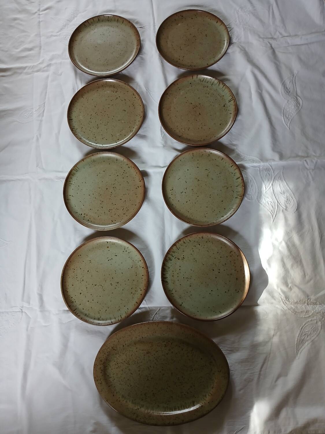 8 flat plates and 1 Vallauris dish