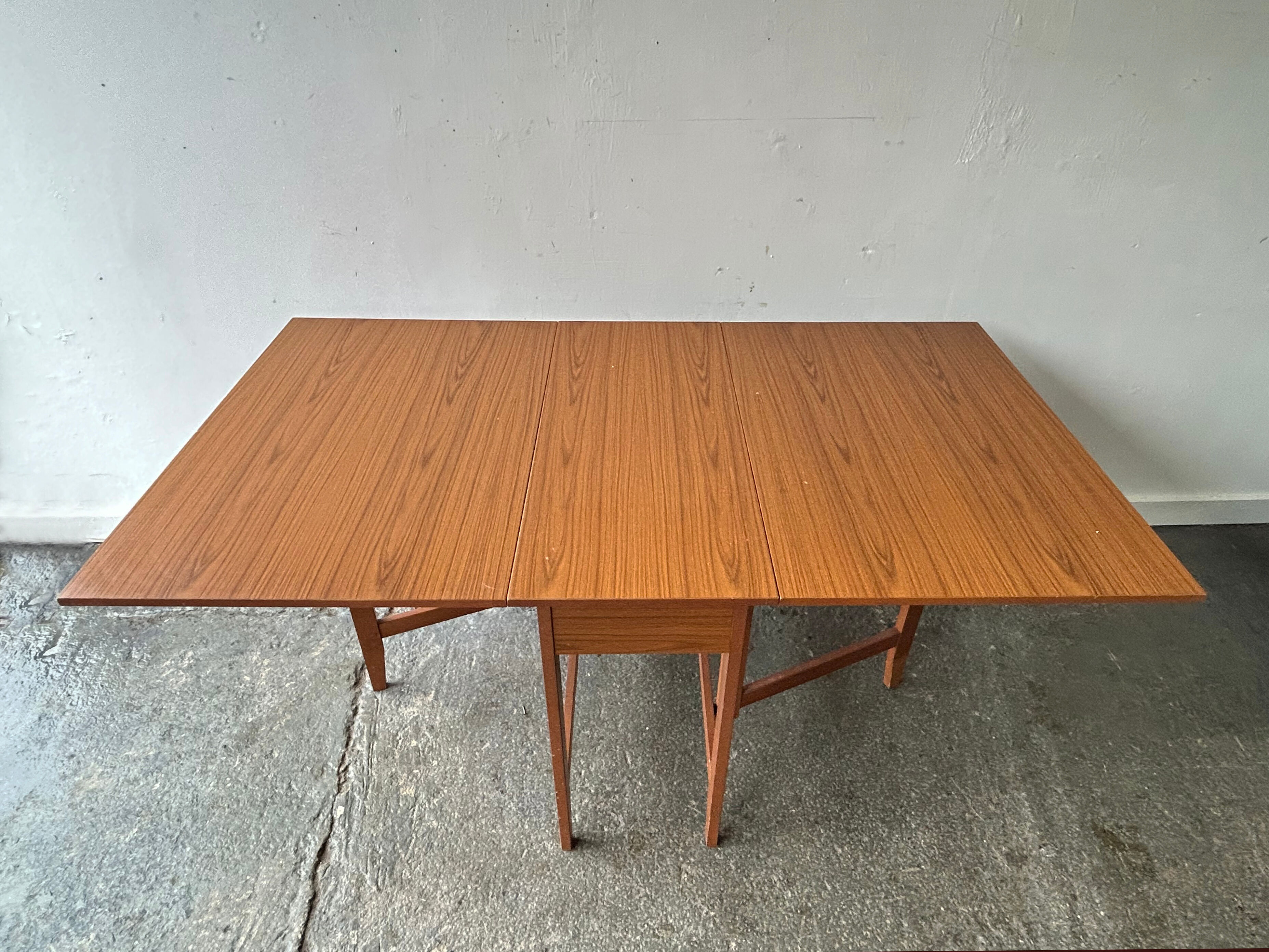 Schreiber Mid-Century Modern vintage teak drop-leaf dining table, 1960s