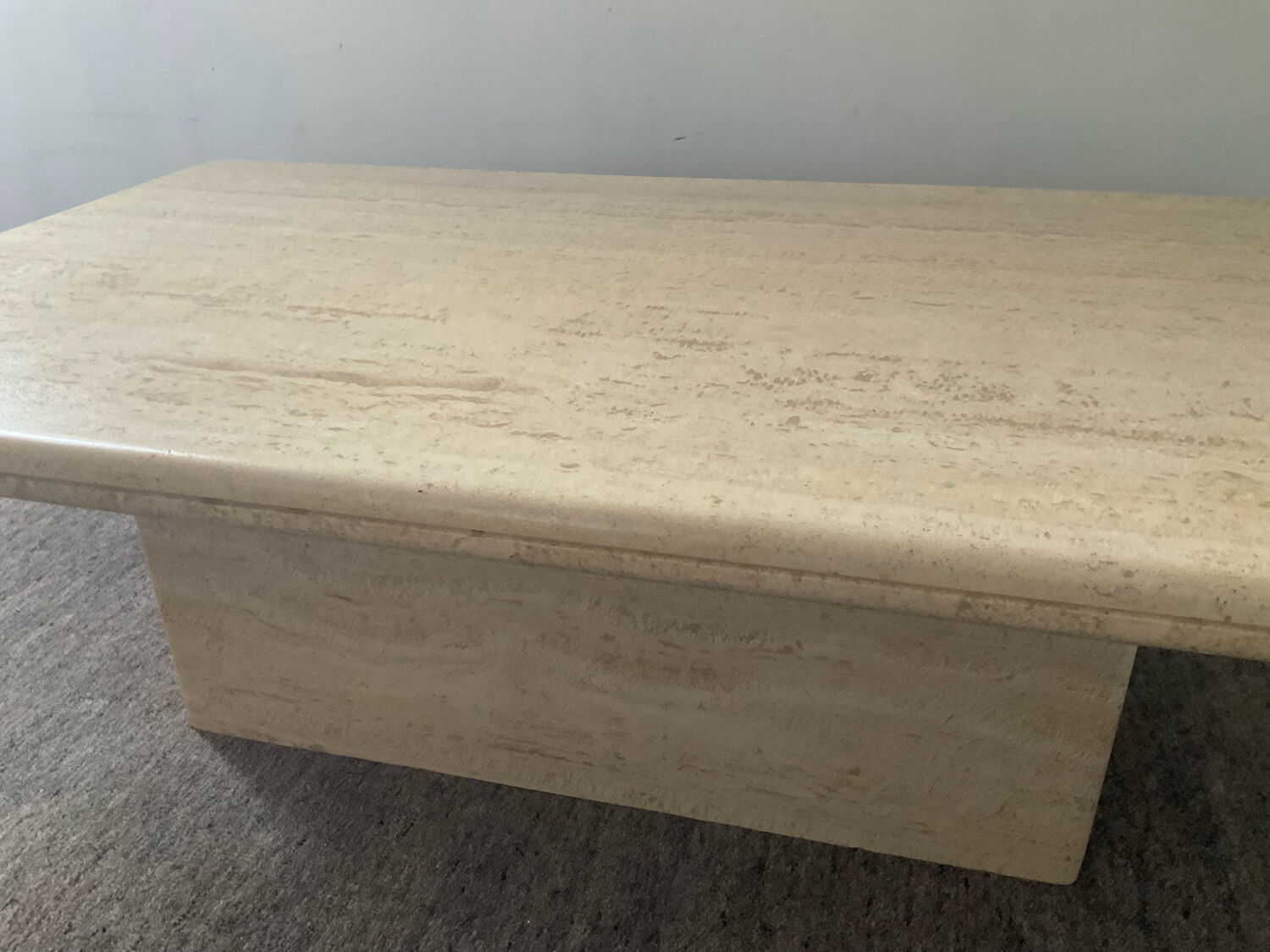 Table basse en travertin des années 70