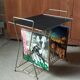 Table porte vinyle en metal perforé