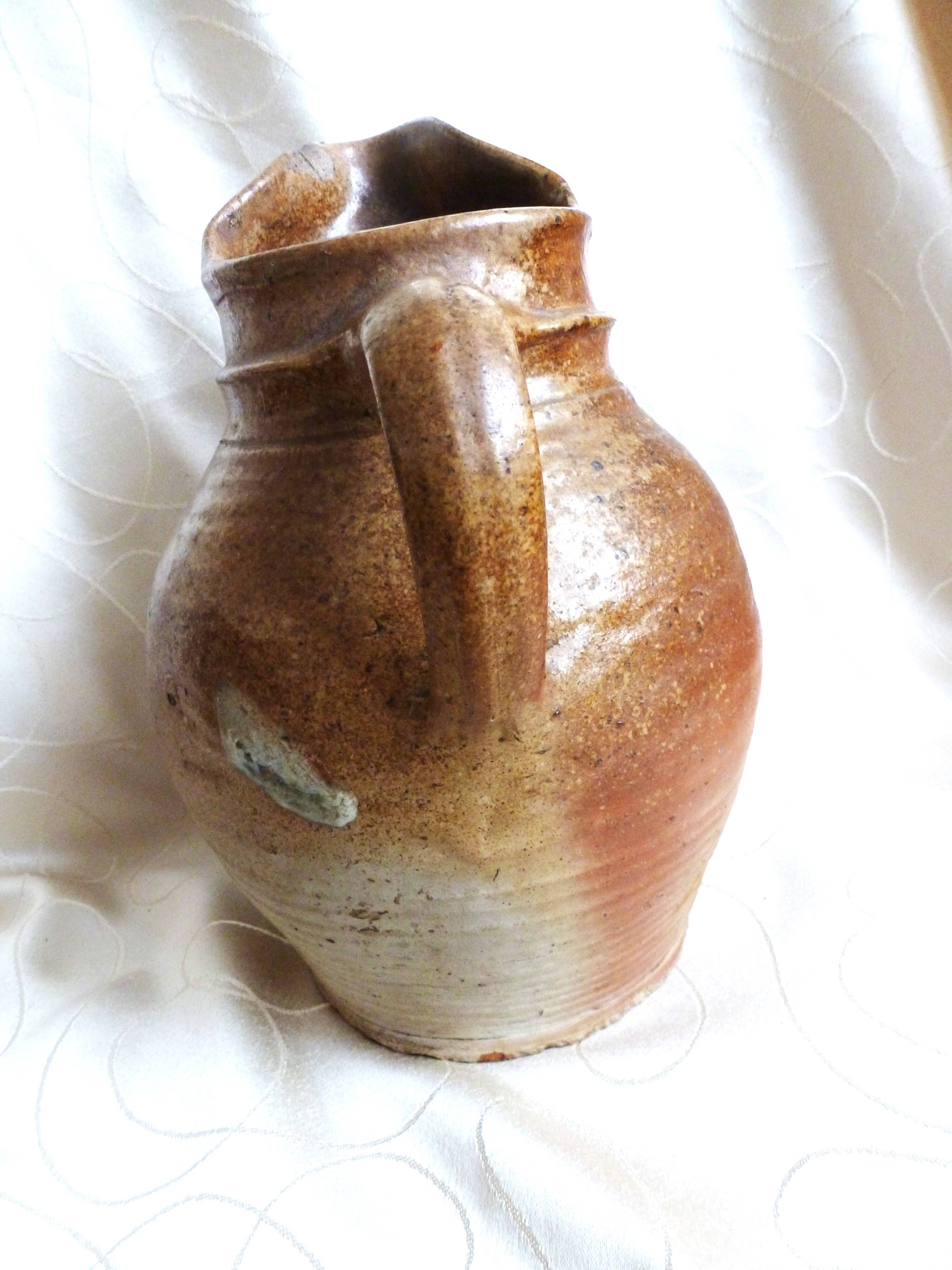 Ancienne cruche de ferme en grès; pichet à eau, vins, cidre... en grès.