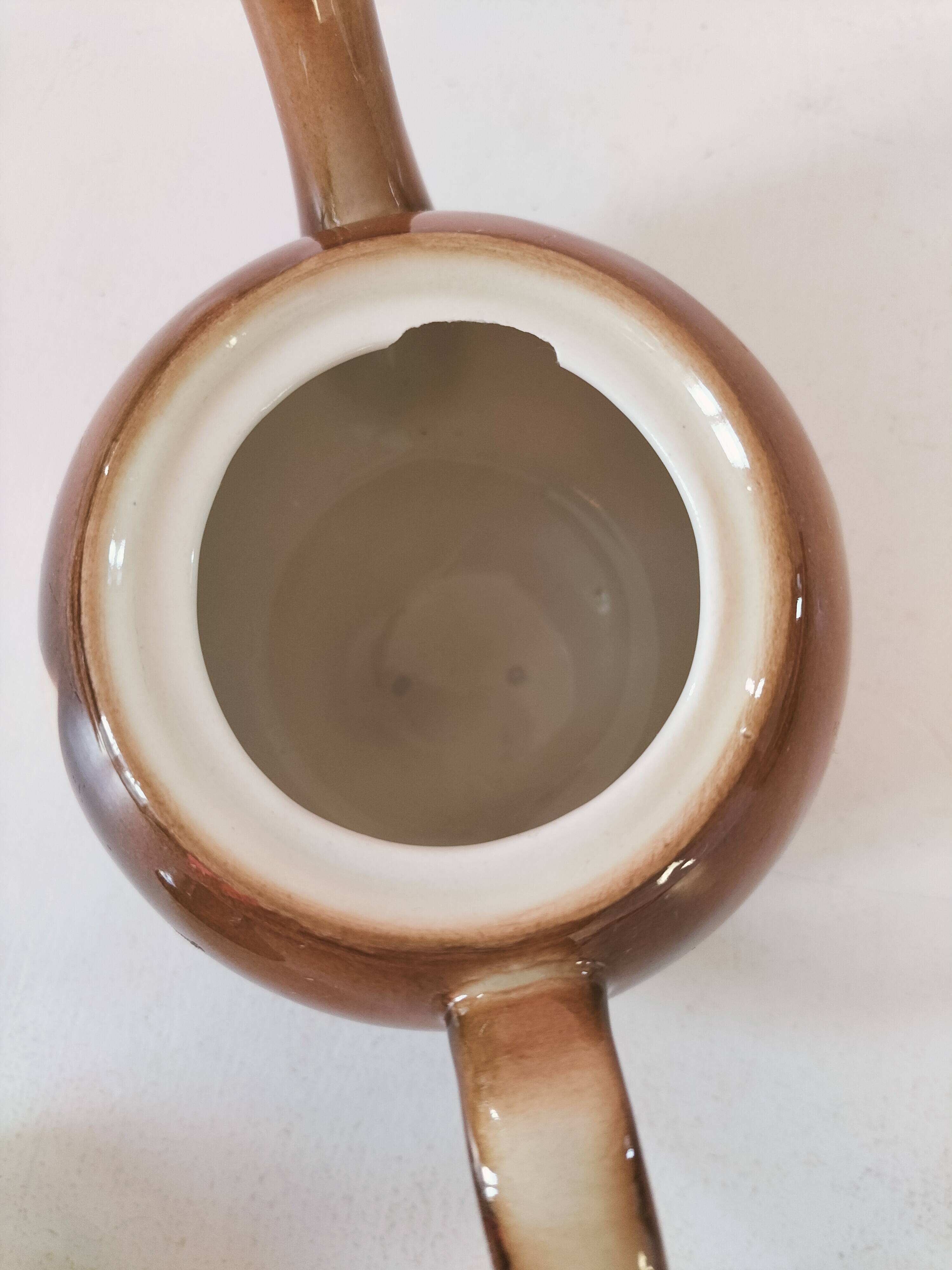 Small graphic selfish teapot in gradient brown – 70s