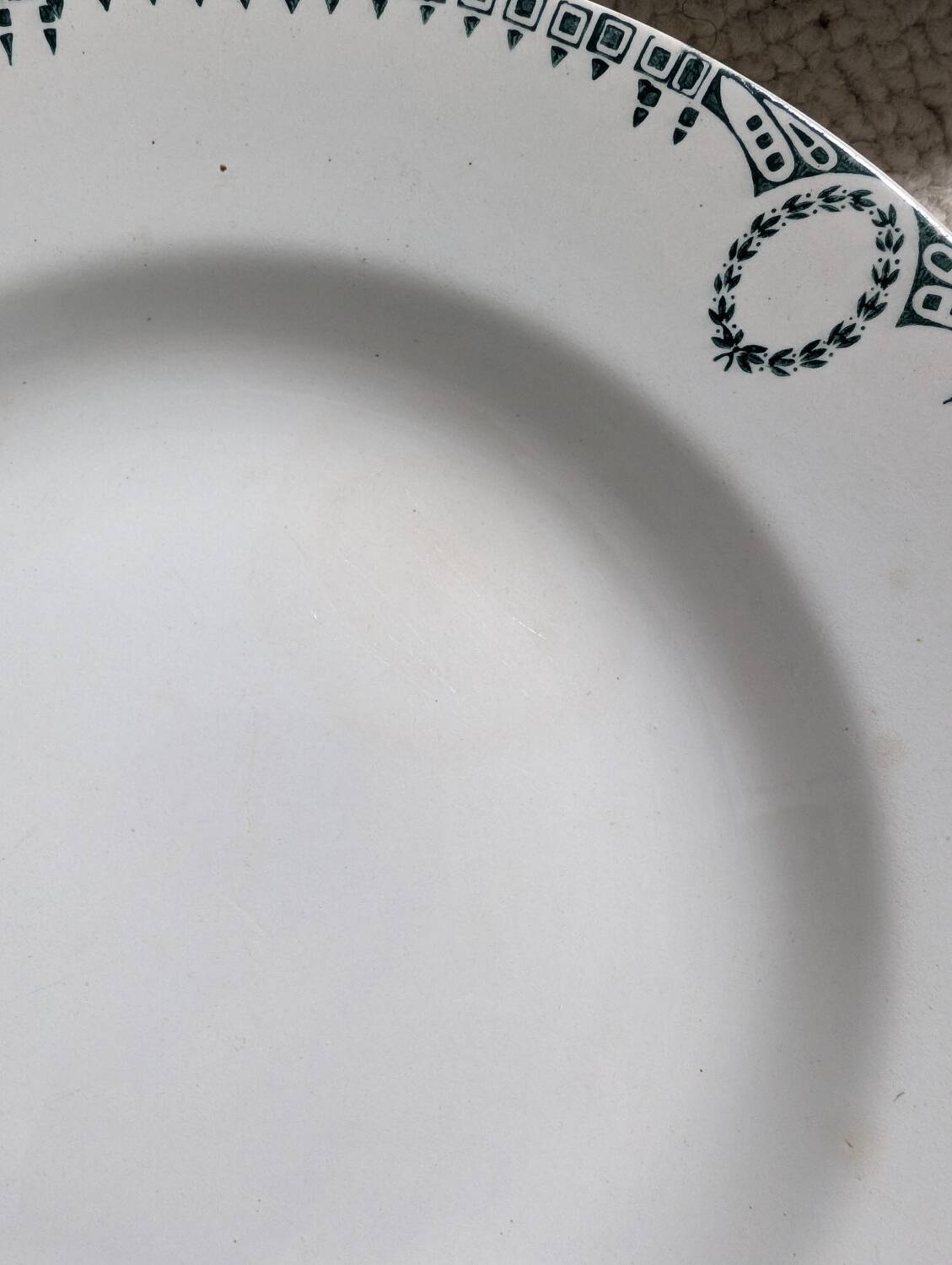 Saint Amand iron earth plates