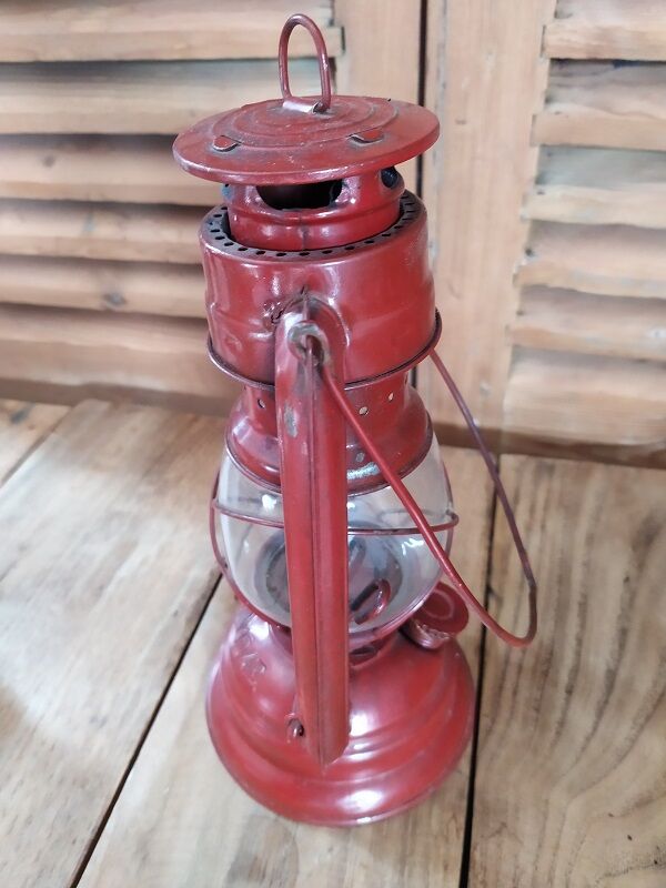 Red metal storm lamp patinated retro Metaloglobe vintage oil dp0321111