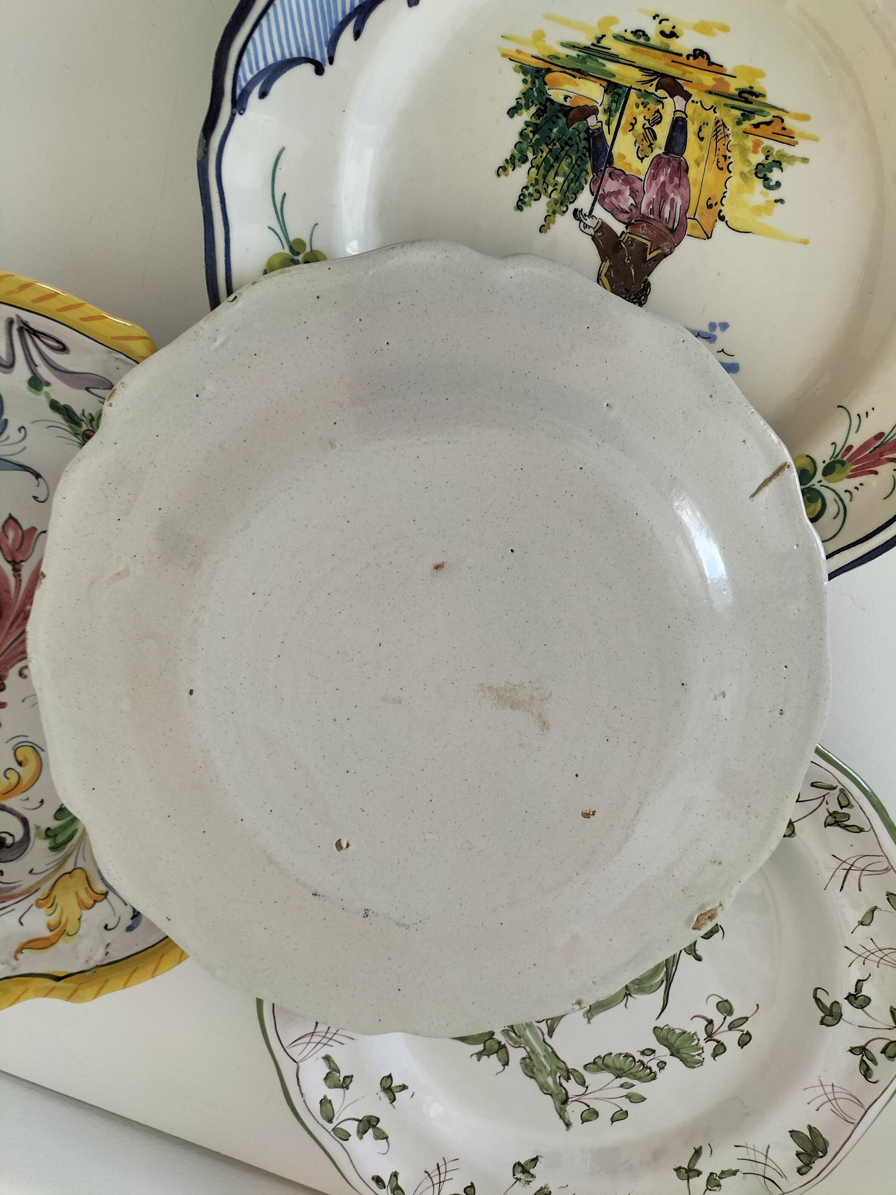 4 hand-painted earthenware plates in a holiday home style