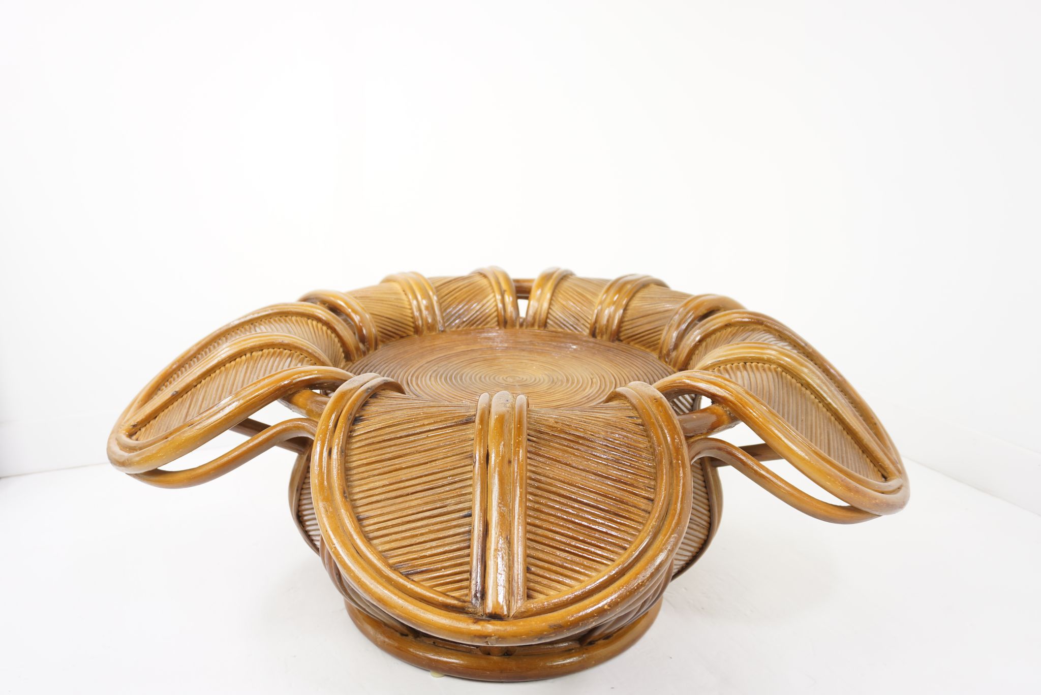 60s Italian design flower coffee table in rattan and glass marquetry