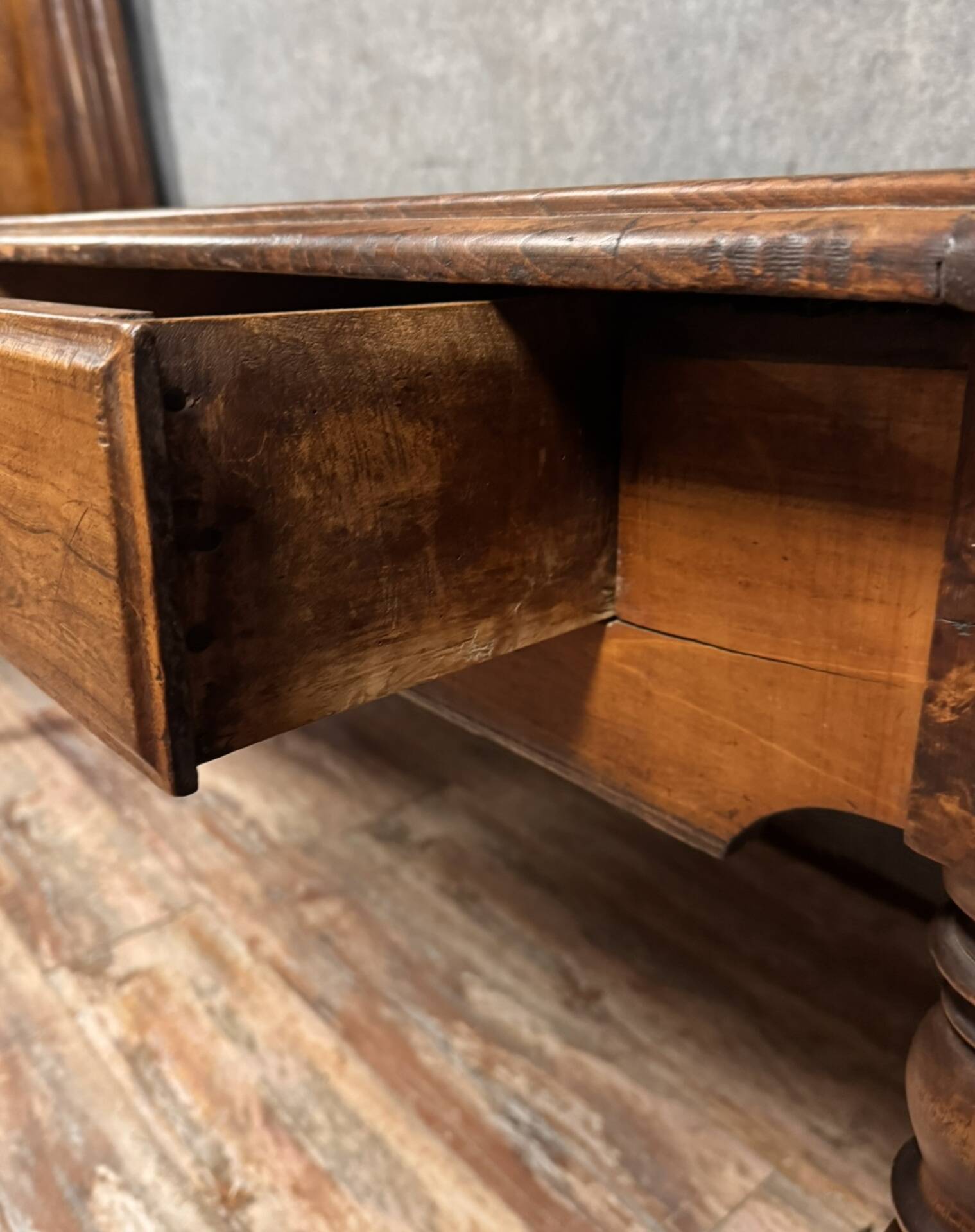 Large table or desk from the Louis Philippe period in solid wood around 1830.