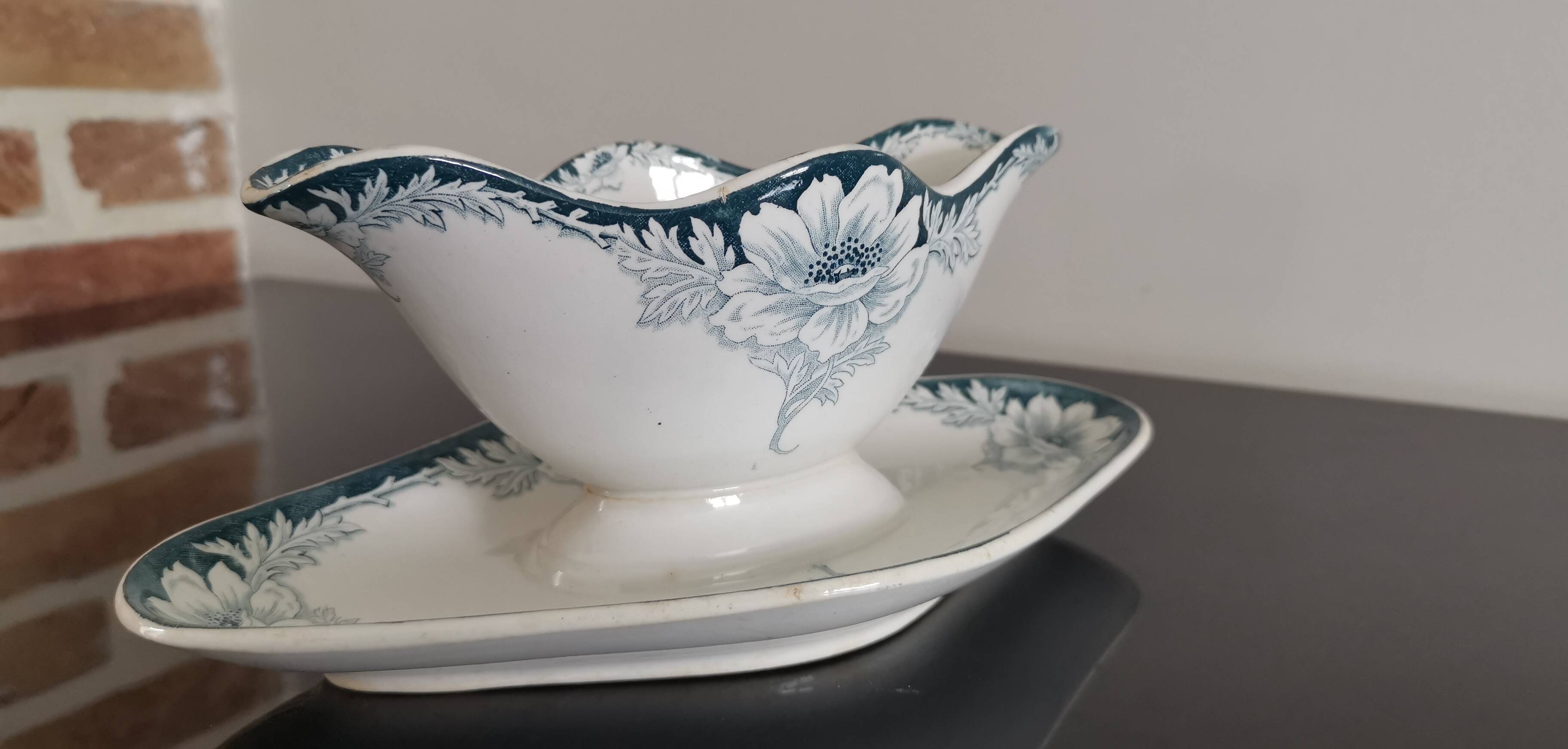 Gravy boat from St Amand and Hamage, iron earth model Suzanne green flowers