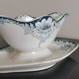 Saucière de St Amand et Hamage, terre de fer modèle Suzanne fleurs vertes